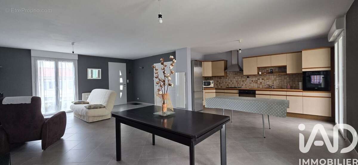 Maison 96 m² à Vezins  - photo 3
