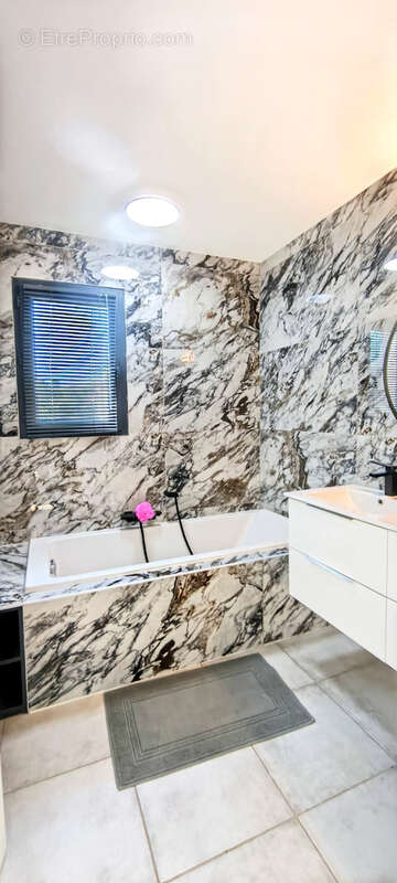 Maison à BAGNOLS-EN-FORET