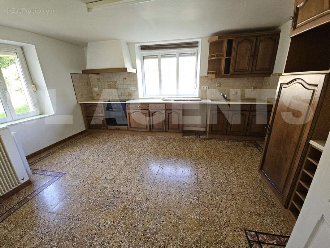 20250502_112557 - Maison à SY