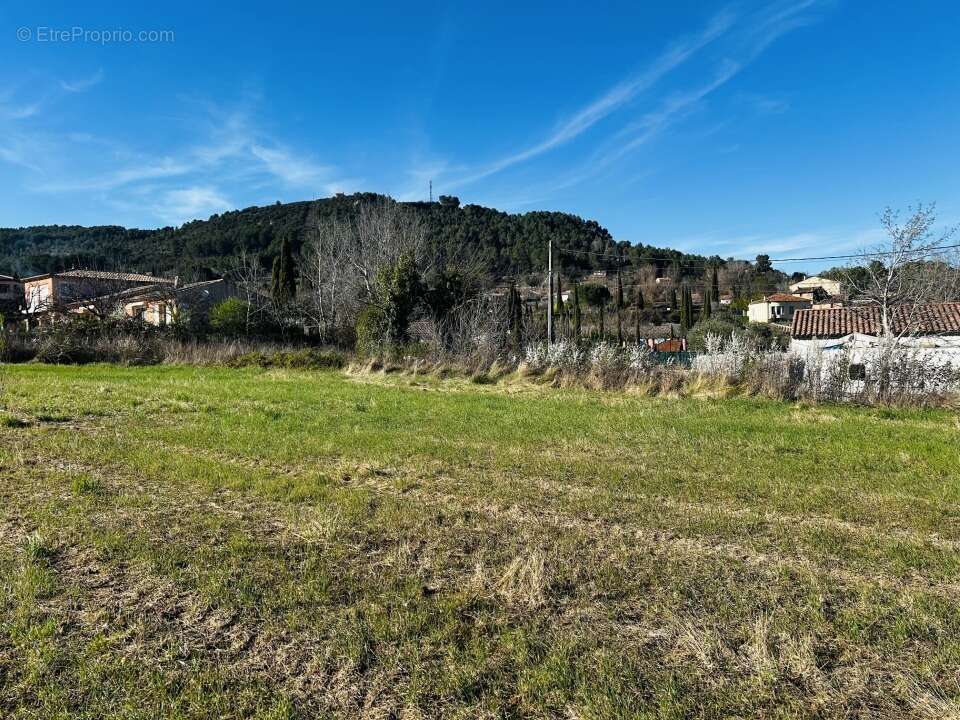 Terrain 900 m² à Salernes  - photo 3