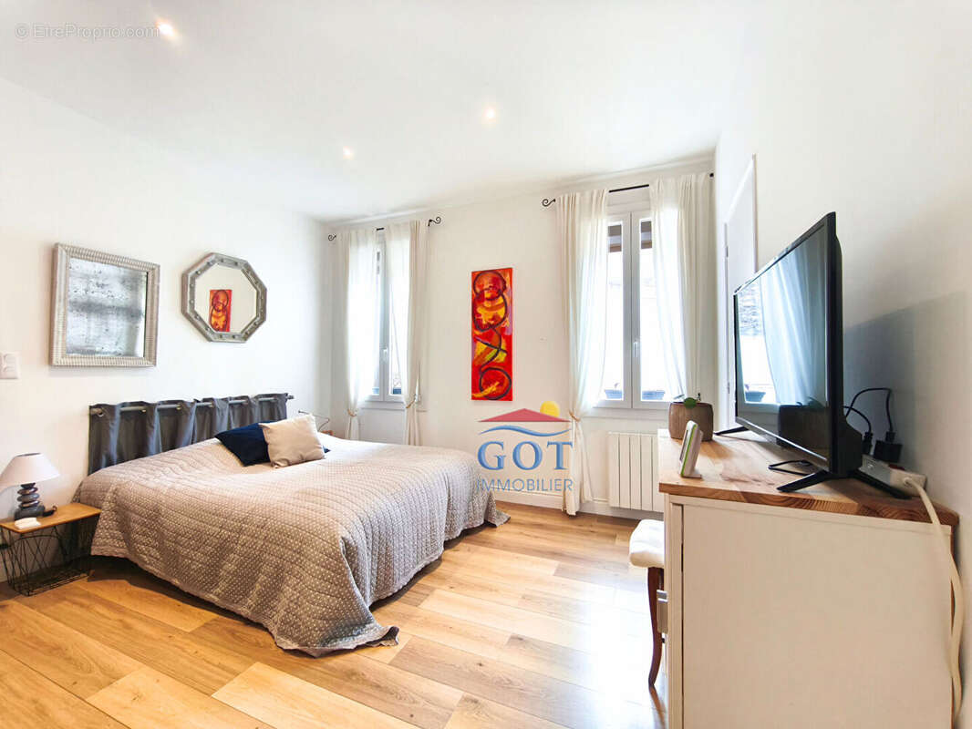 Maison à SAINT-LAURENT-DE-LA-SALANQUE