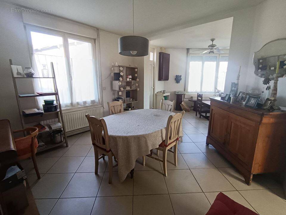 Maison à CROISILLES
