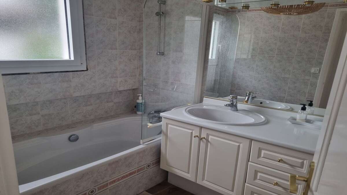 Maison à LES ISSAMBRES