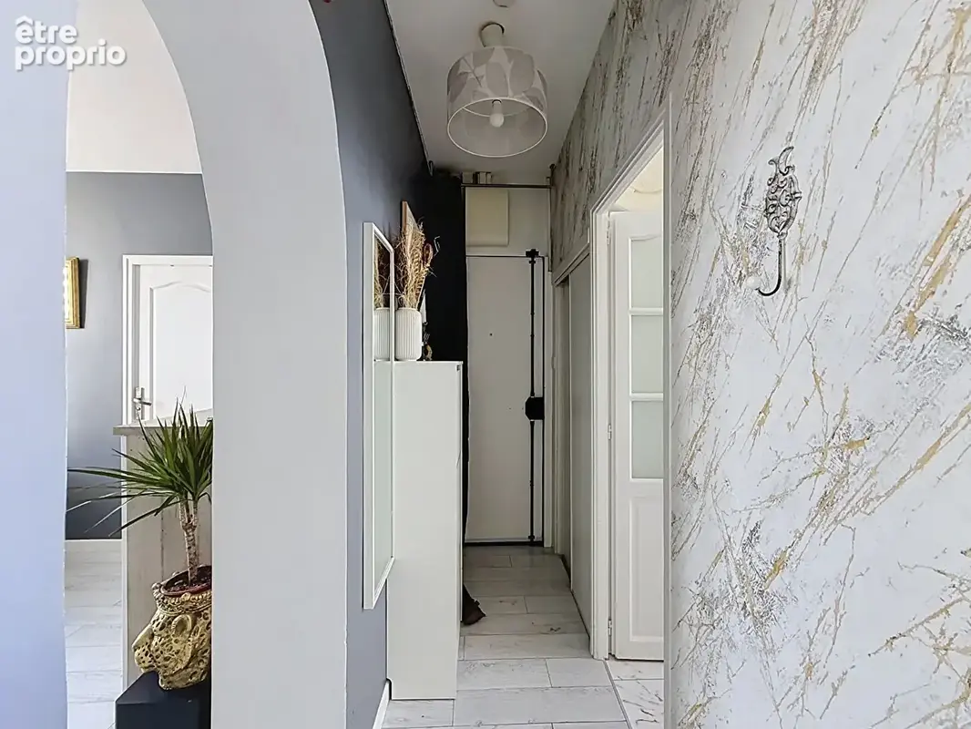 Montreuil, proche commerces et ecoles, joli 3 pieces traversant entierement renove avec 2 caves. - photo 4