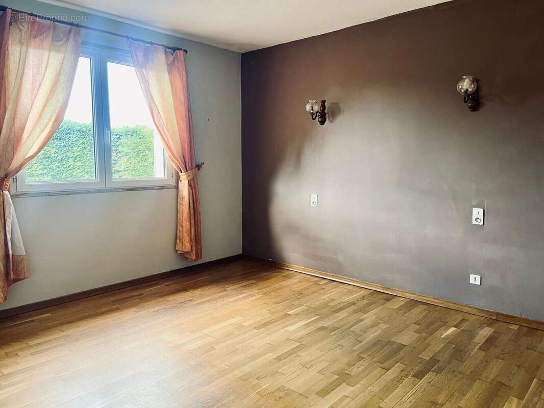 Maison 134 m² à Saint-Julien-Du-Puy  - photo 5