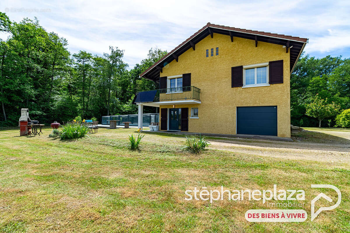Propriété composée d'une maison entièrement rénovée de 133m² habitables sur 3164m² de terrain, avec piscine ! - photo 14