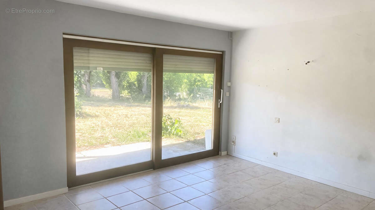 Maison 3 chambres 1 bureau - garage 127 m2 -terrain - piscine - photo 7