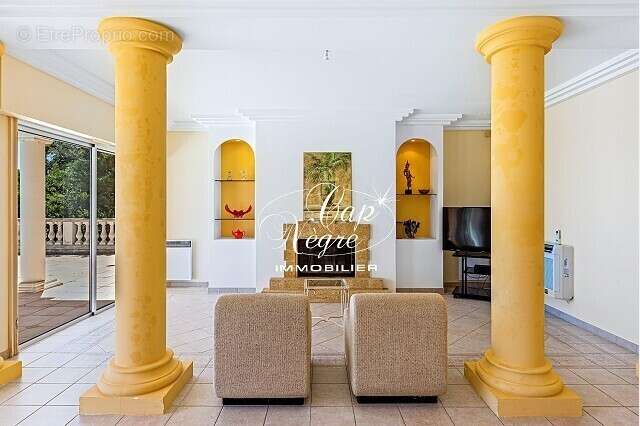 Maison à MANDELIEU-LA-NAPOULE