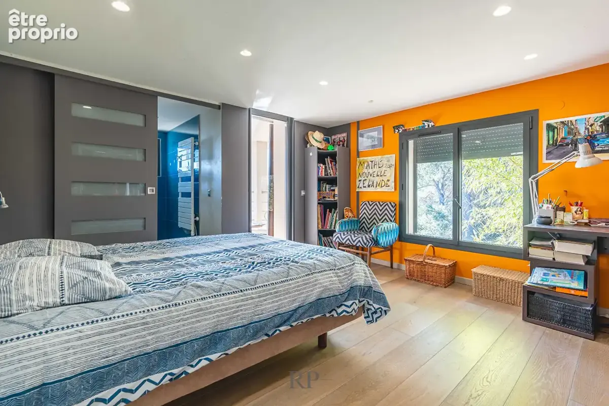 Maison contemporaine avec vue et piscine à débordement - photo 12