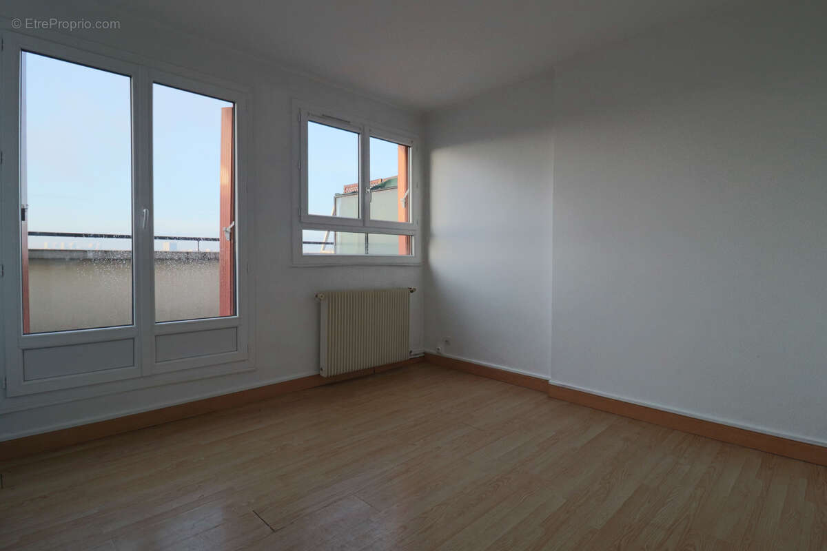 Appartement à LES PAVILLONS-SOUS-BOIS