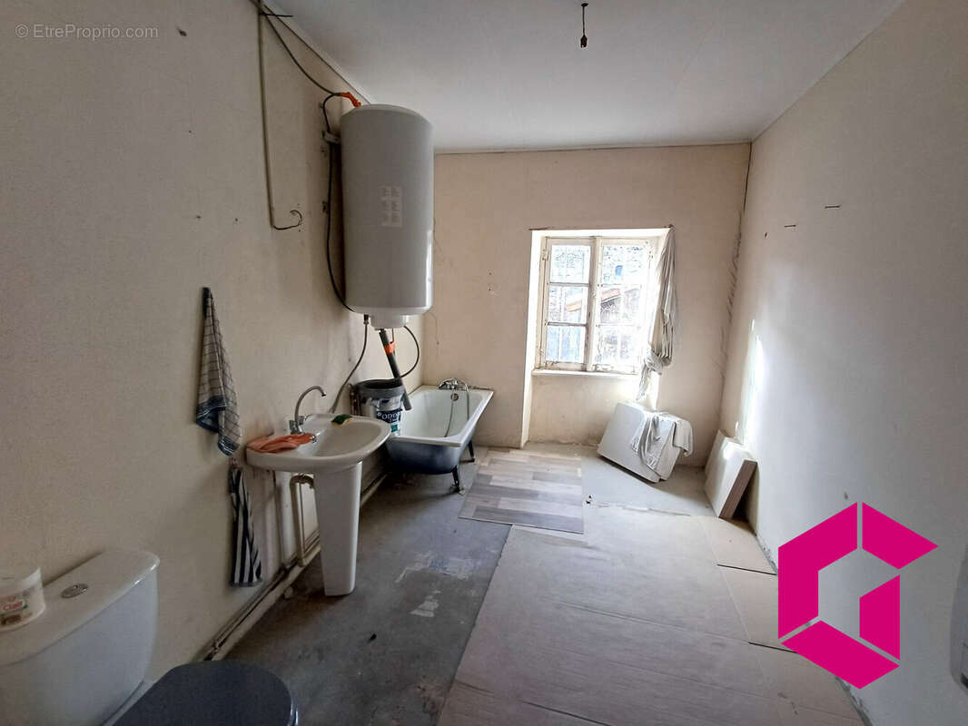 Maison à CRAPONNE-SUR-ARZON