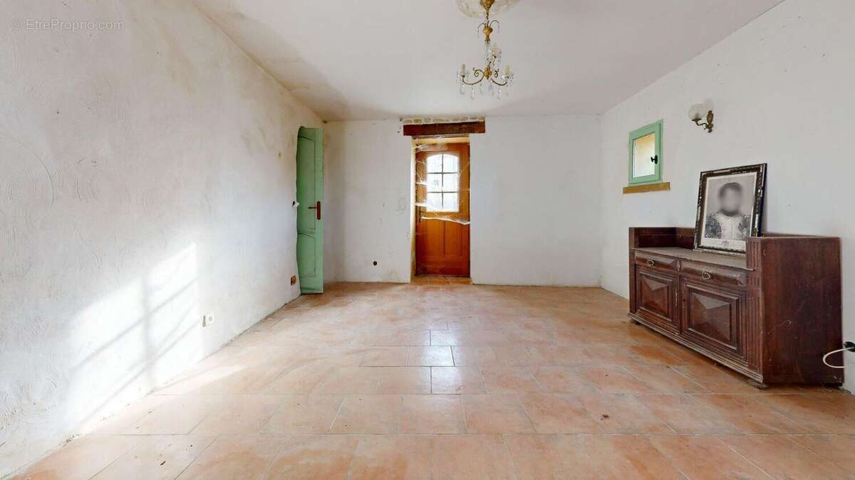 MaisonenpierresavecsesdependancesLivingRoom 6 - Maison à MONPLAISANT