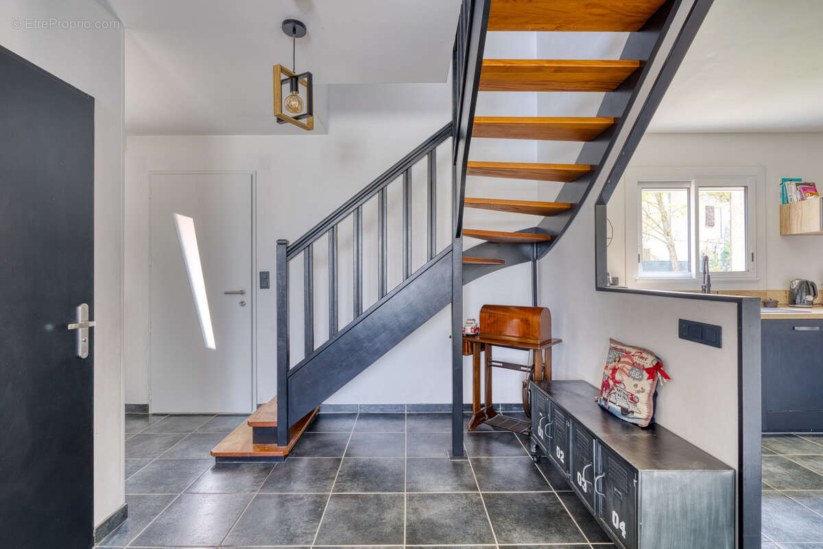 Maison à NIVOLAS-VERMELLE