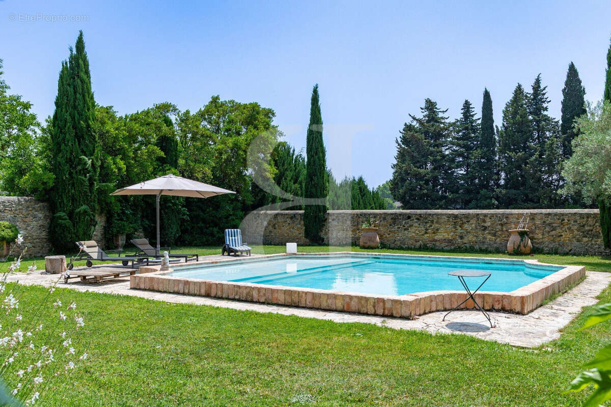 Maison à SAINTE-CECILE-LES-VIGNES