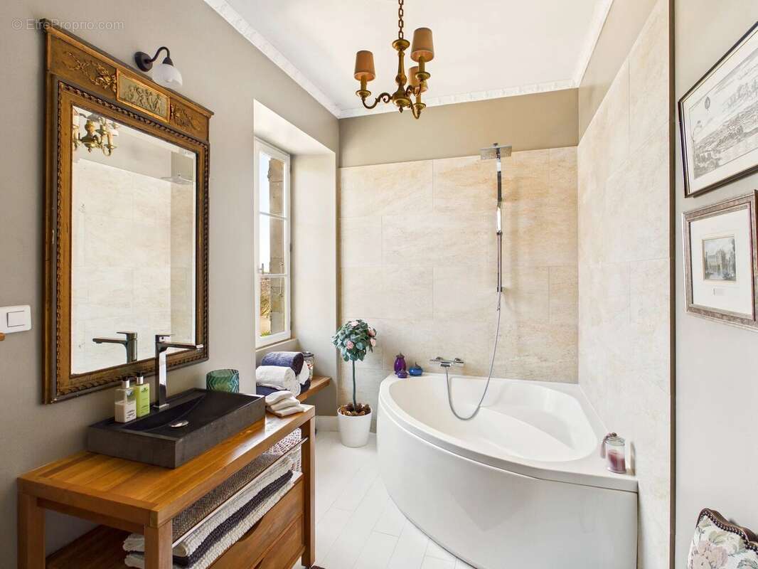Maison à CHEF-BOUTONNE