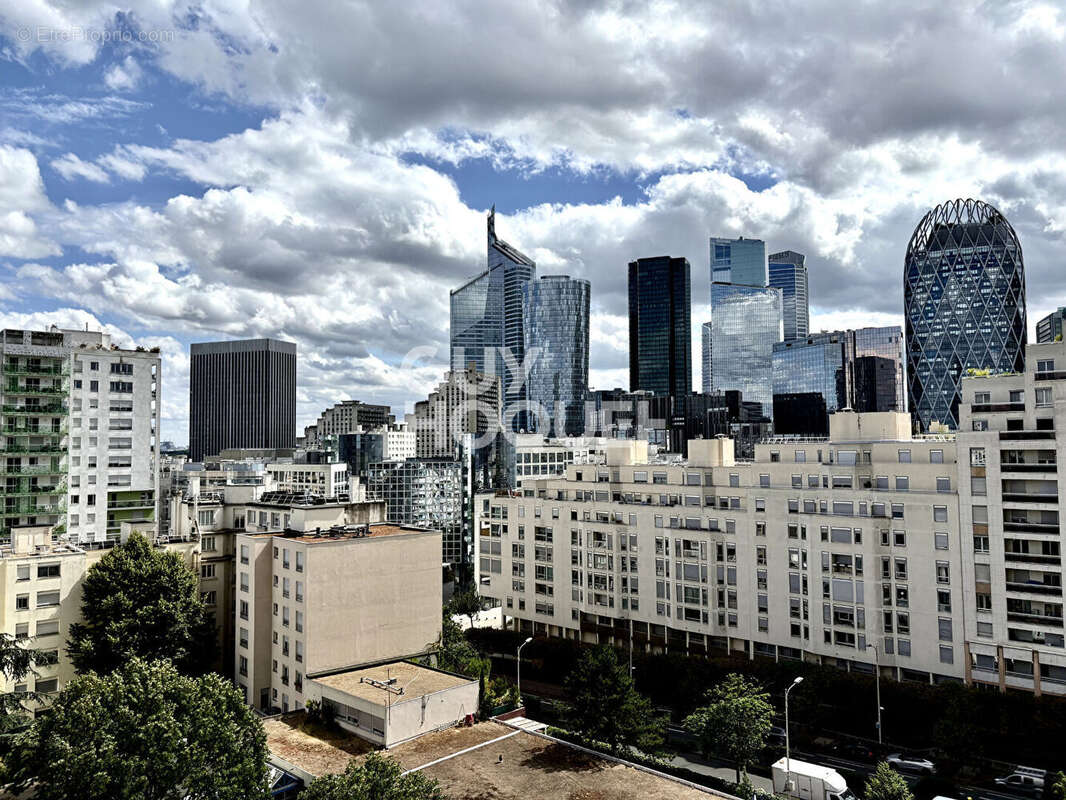 Appartement à COURBEVOIE
