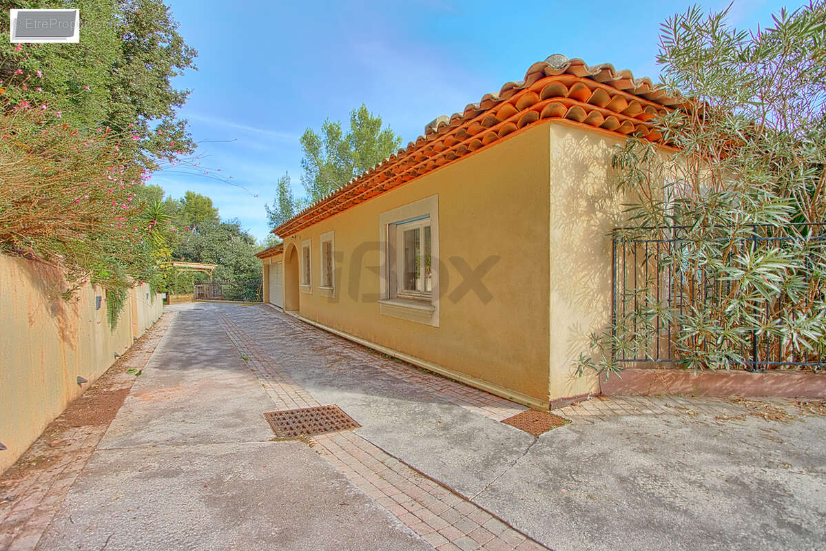 Maison à SOLLIES-VILLE