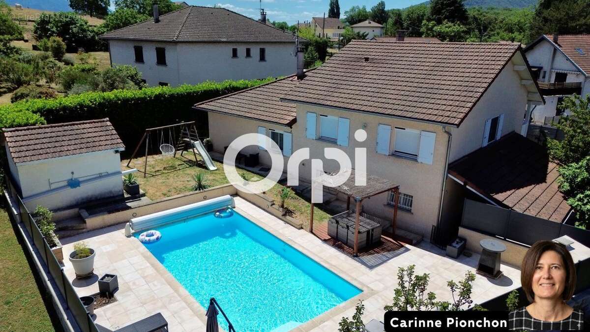 Maison piscine et panneaux solaires - photo 2