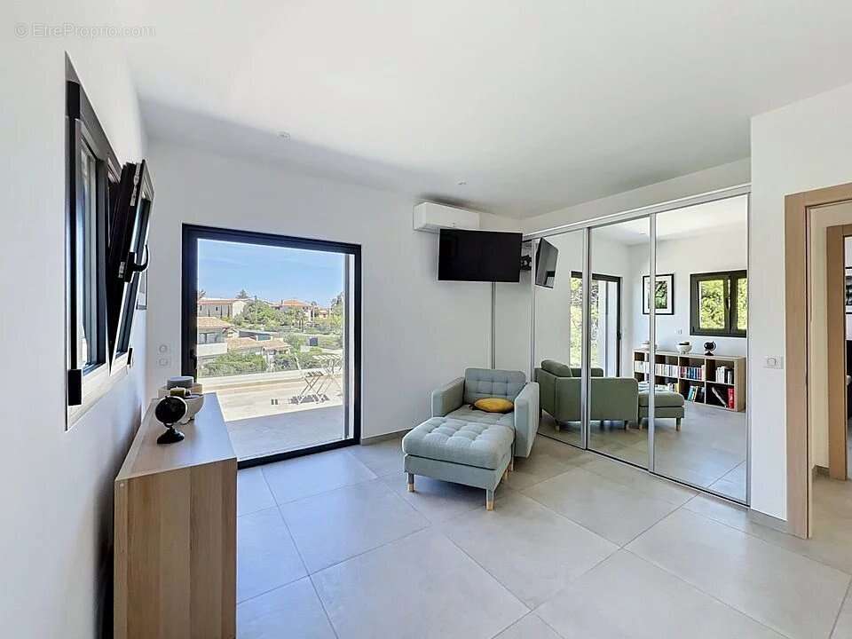 Maison à VALLAURIS