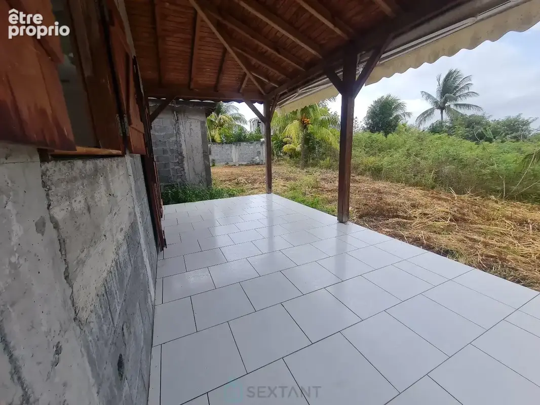 Maison inachevée de 92 m² à Le Moule sur un terrain de 900 m² - photo 4