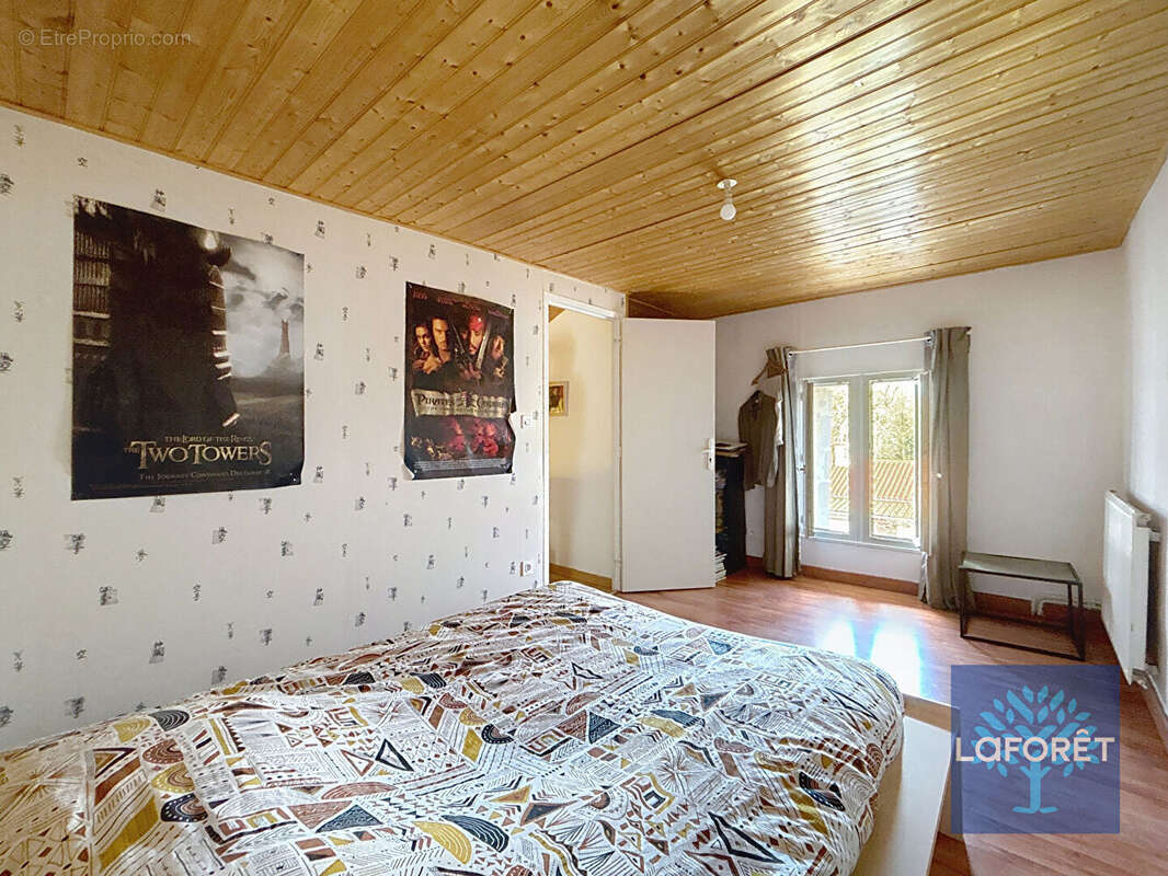 Maison à LA CHAIZE-LE-VICOMTE