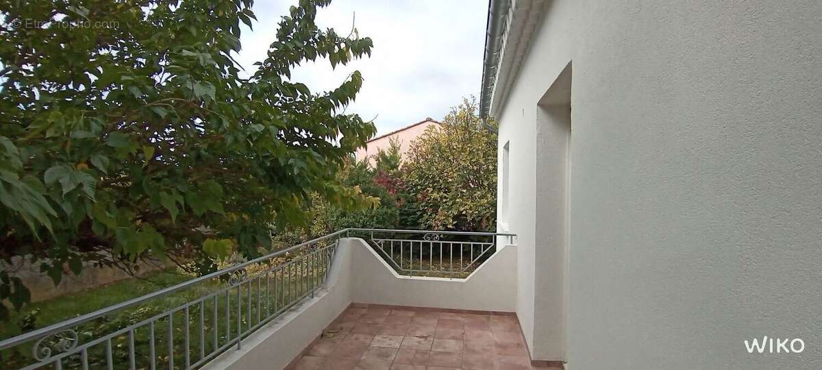 Maison à SAINT-JULIEN-LES-ROSIERS