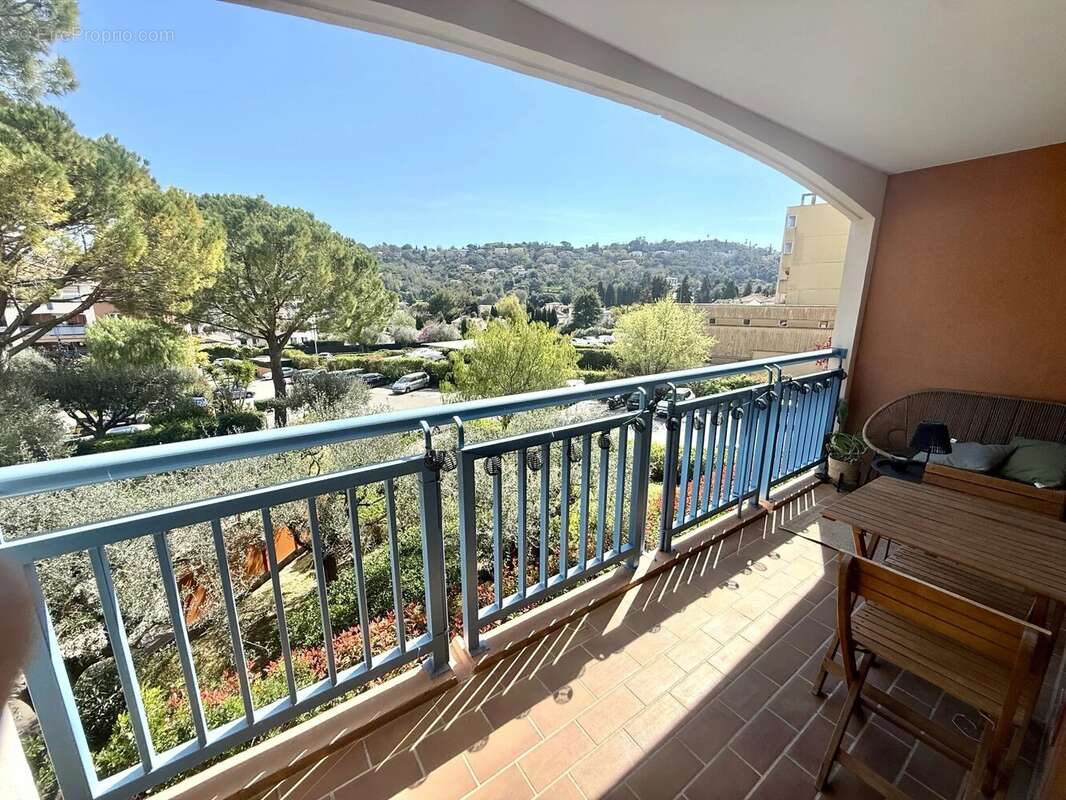 Appartement à VALLAURIS