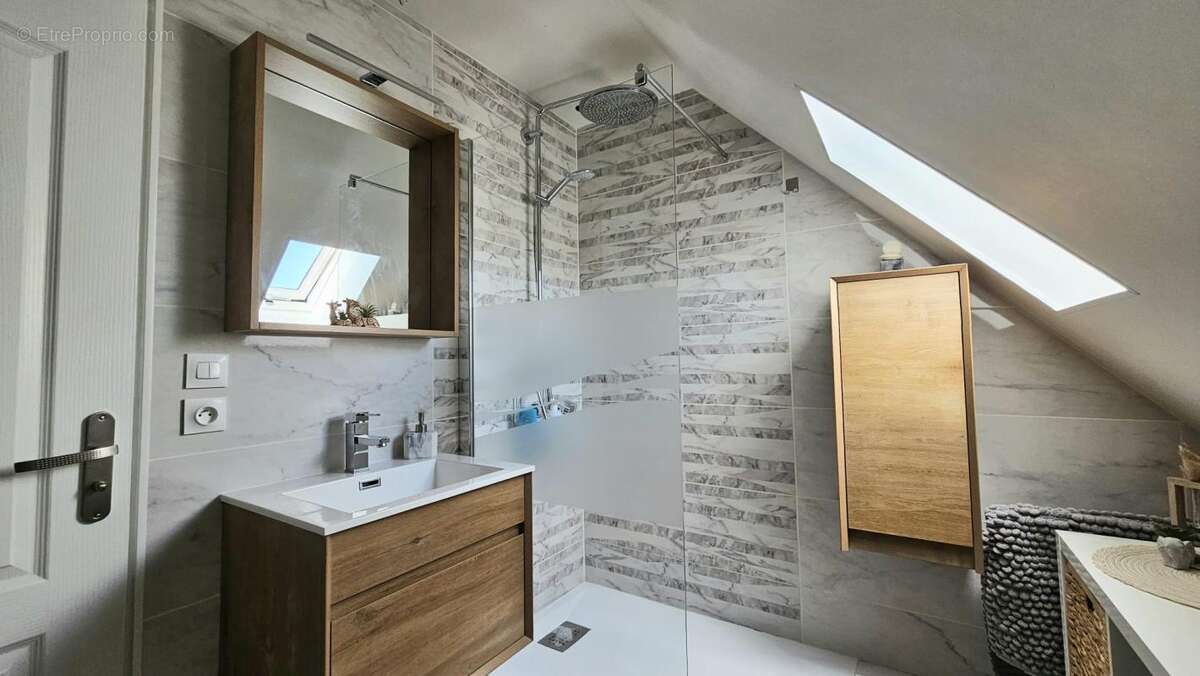 Maison à SAINT-ETIENNE-DU-ROUVRAY