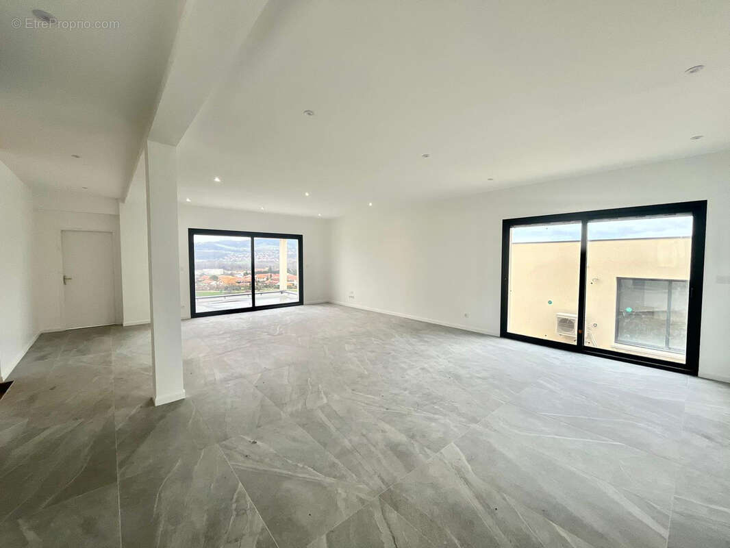 Maison à LES MARTRES-DE-VEYRE