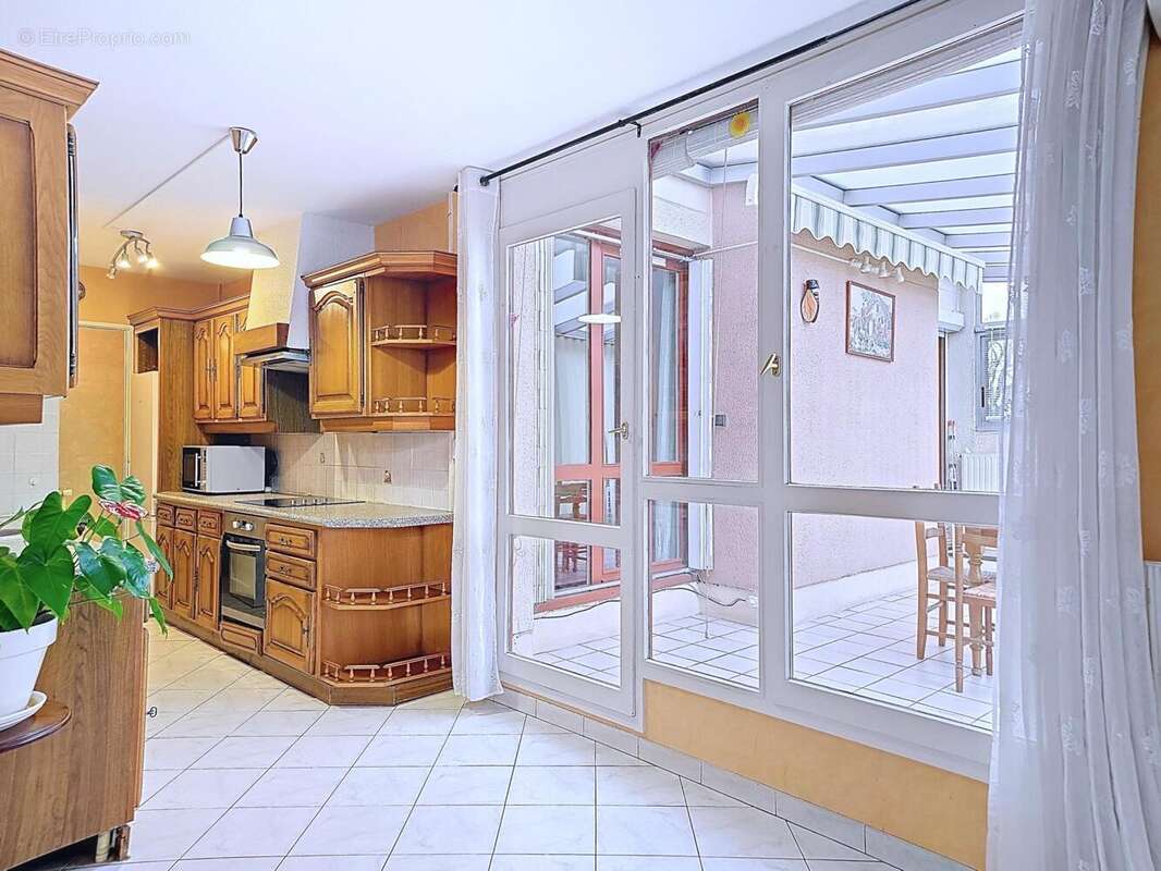 Photo 2 - Appartement à DECINES-CHARPIEU