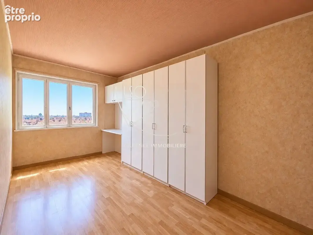 Chambre - Photo retouchée  Mobilier supprimé numériquement