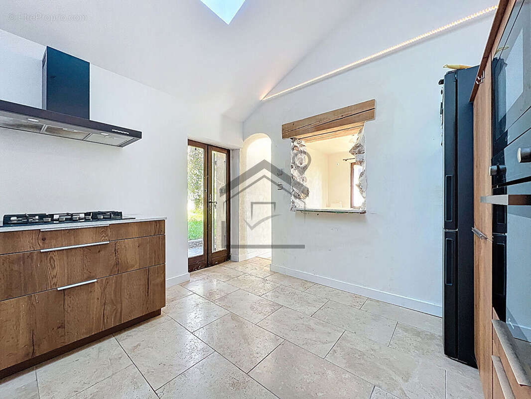 Maison 79 m² à Vitrolles  - photo 6