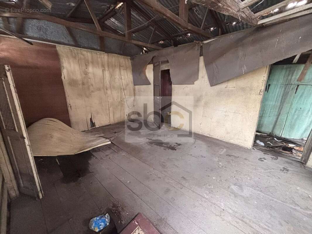 Cayenne centre-ville - Terrain bâti 80 m² zone UA1 — Potentiel R+3/R+4 — Idéal investisseur - photo 2