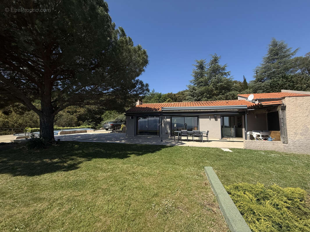Rare propriete comtemporaine avec vue mer et nature preservee - photo 4