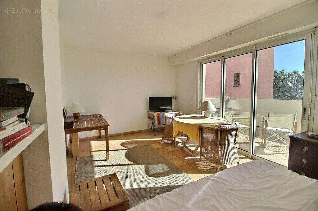Appartement à ROQUEBRUNE-SUR-ARGENS