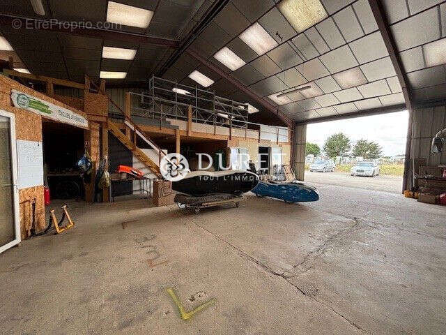Commerce 865 m² à Lucon  - photo 3