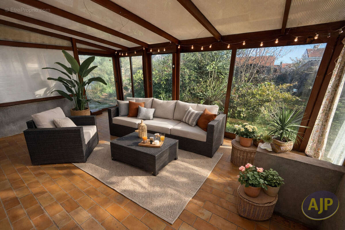 Maison à SAINT-MACAIRE-EN-MAUGES