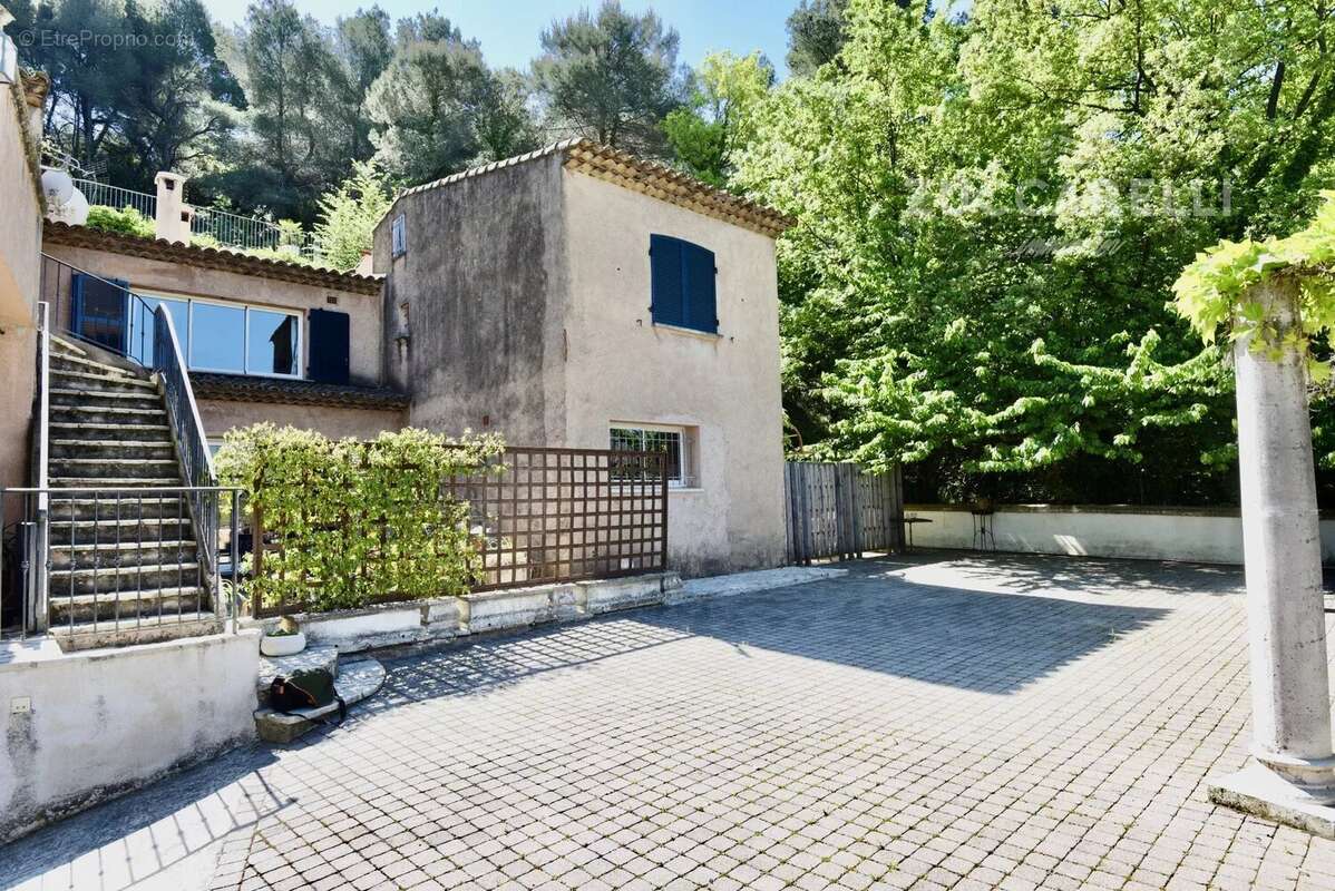 Maison à COLOMARS
