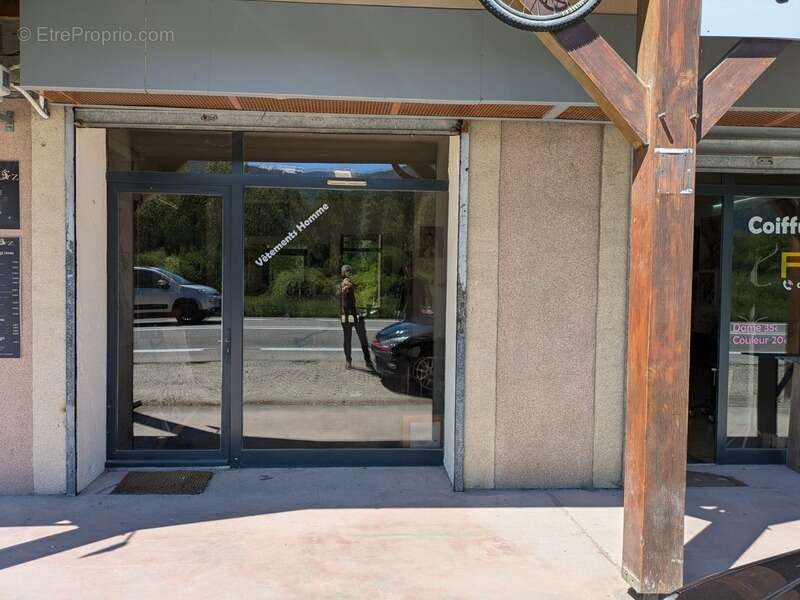 Commerce à LE TOUVET