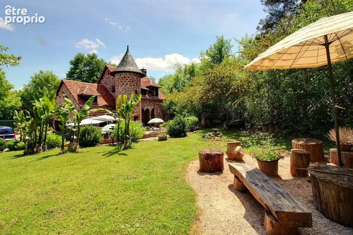 Maison à COLLONGES-LA-ROUGE