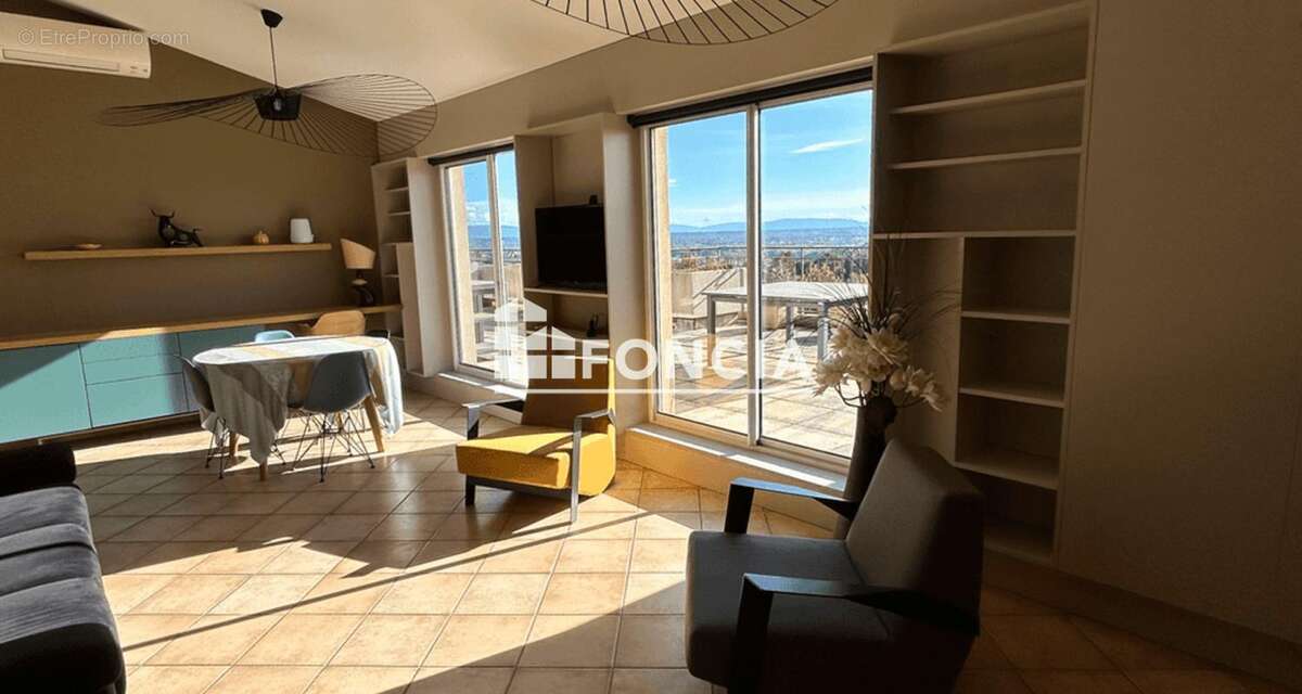 Appartement à VILLENEUVE-LES-AVIGNON