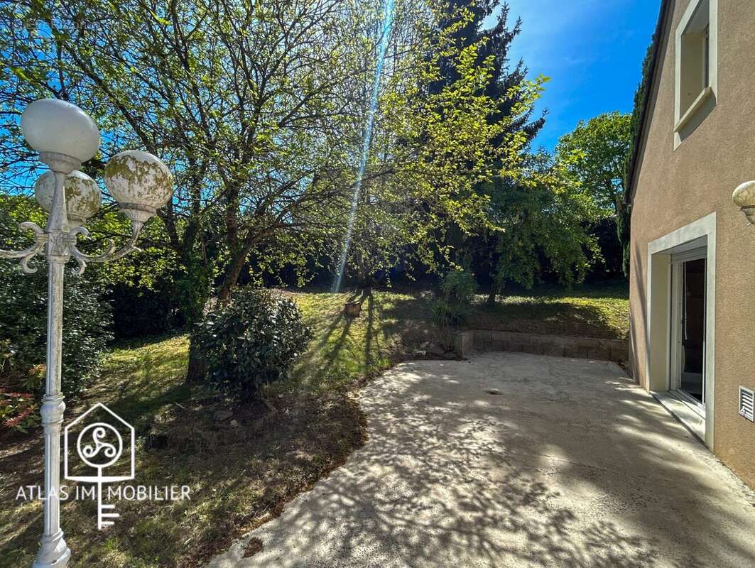 Maison à BOURG-DES-COMPTES