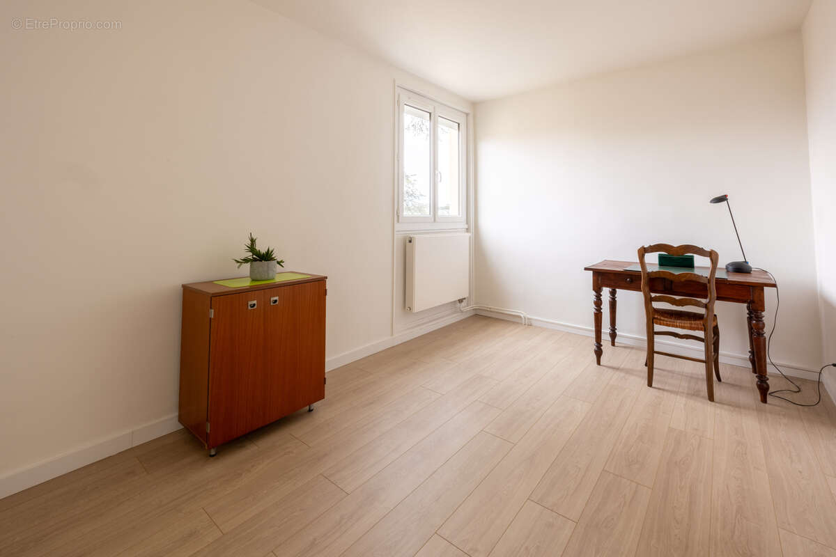 Appartement à SAINT-PRIEST-EN-JAREZ