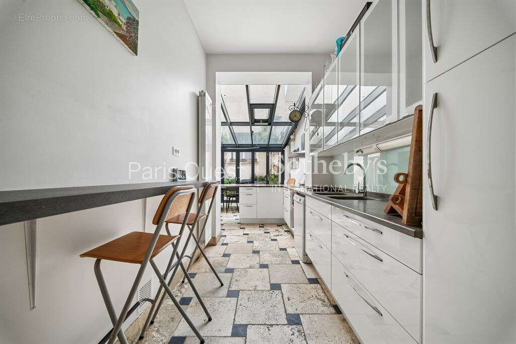 Appartement à PARIS-17E