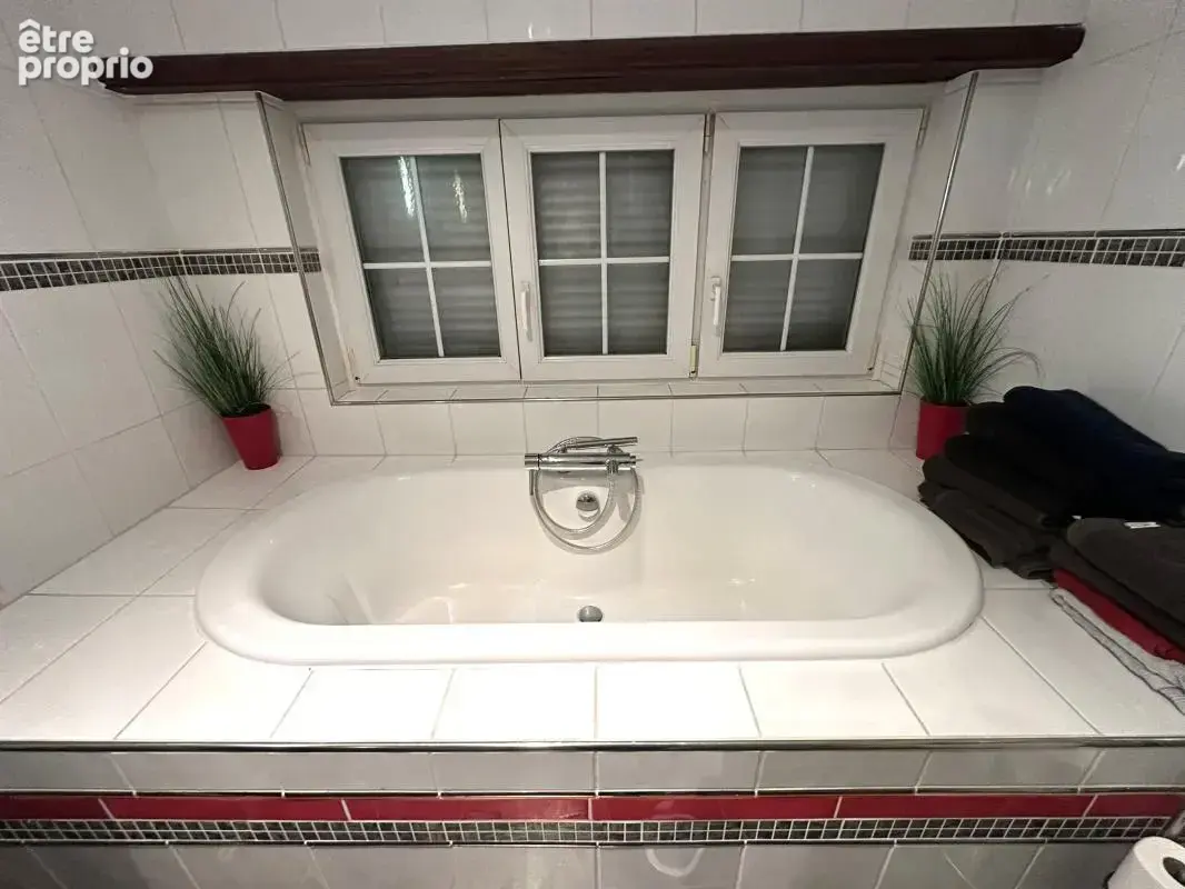 PFASTATT – grande villa avec piscine extérieure et appartement en rez-de-jardin - photo 20