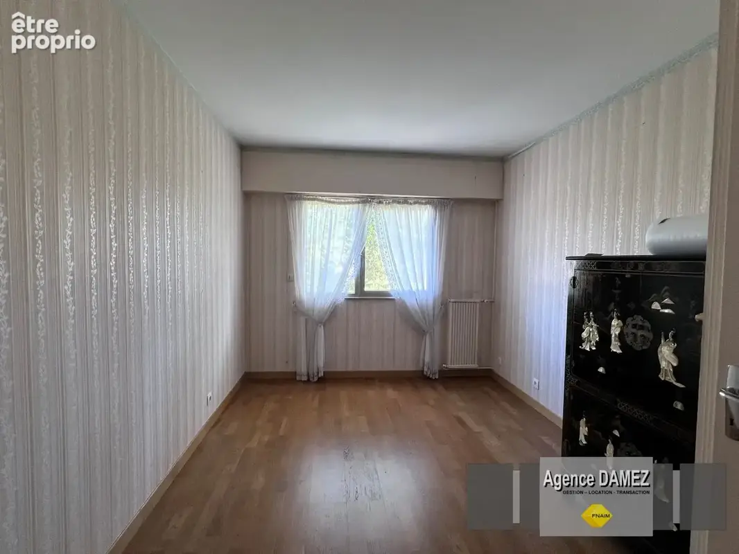 À vendre à Dourdan - Appartement 3 pièces de 75 m² avec terrasse, cave et garage, proche centre-ville et gare - photo 8