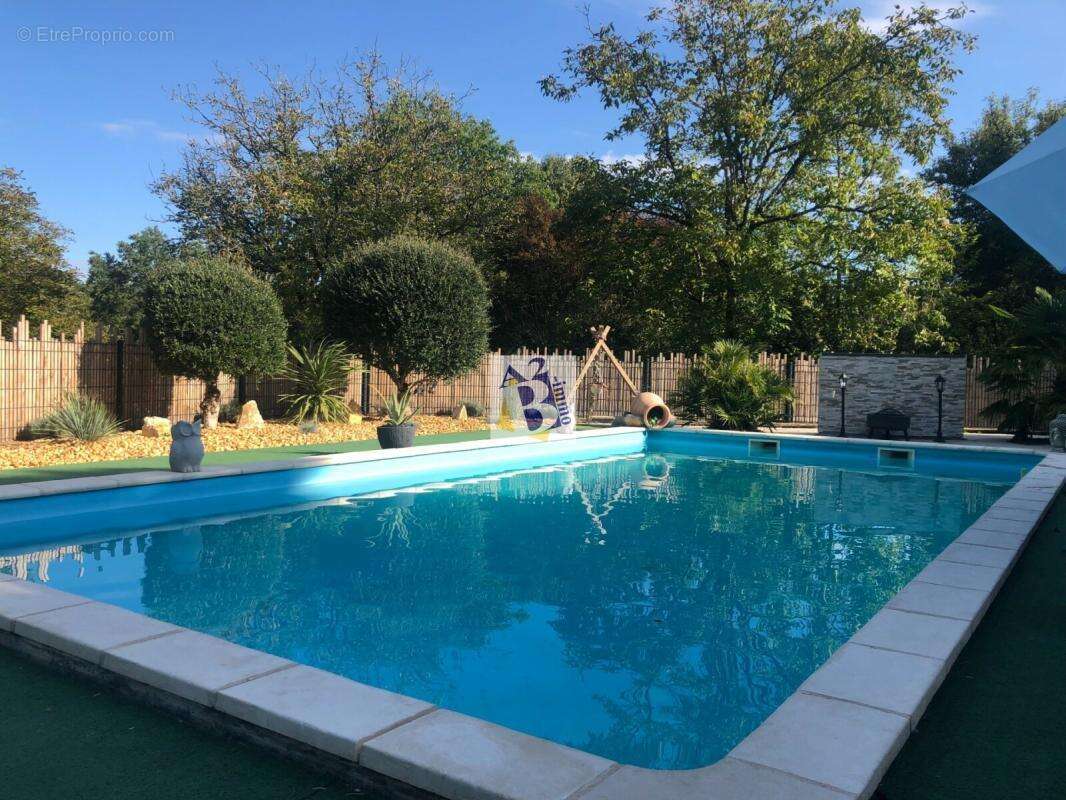 Maison à SAVIGNAC-LES-EGLISES