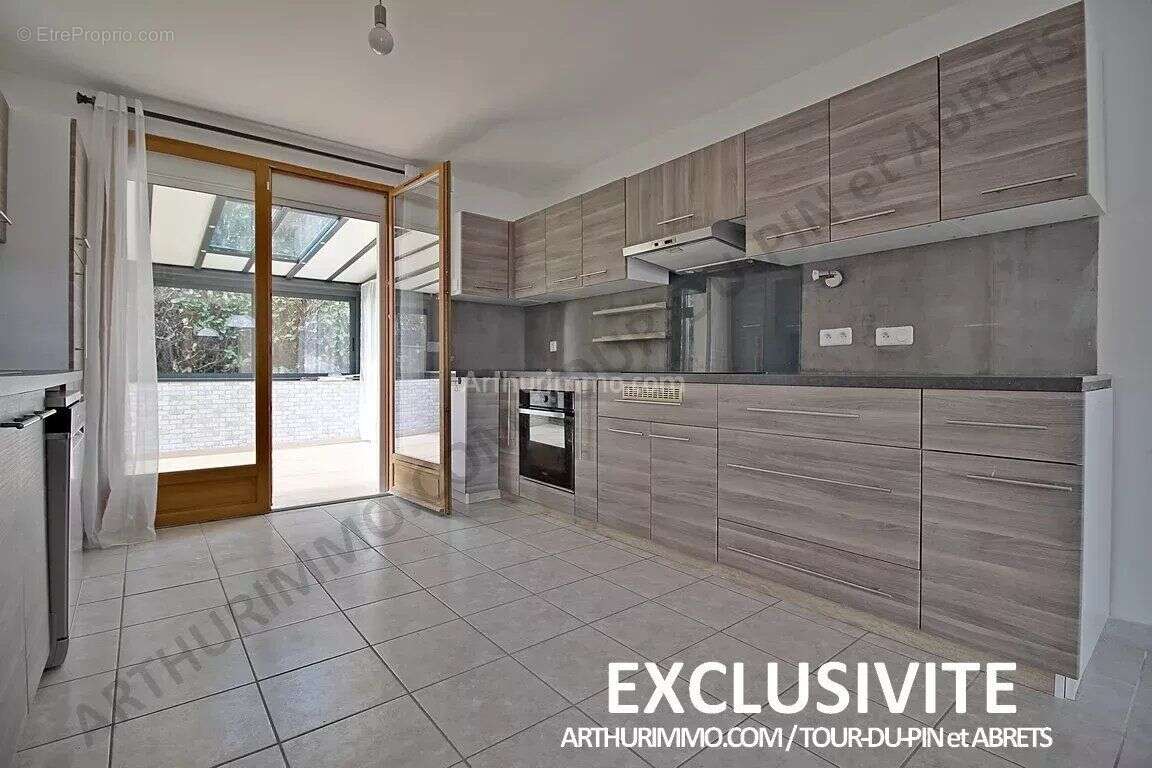 Maison à LA TOUR-DU-PIN