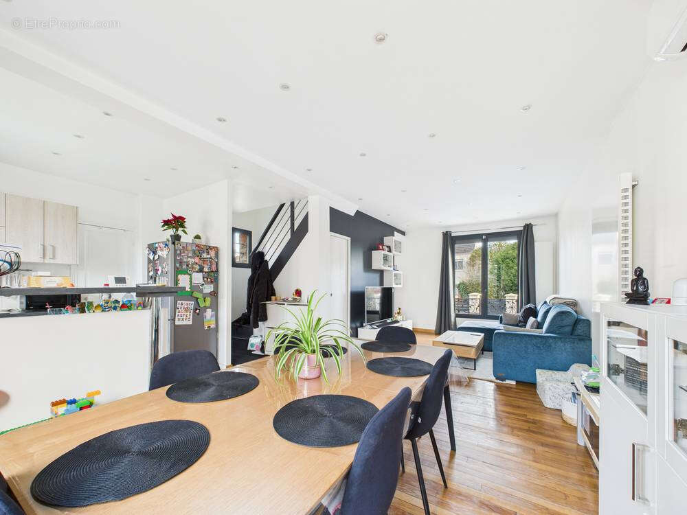 Maison à SARTROUVILLE