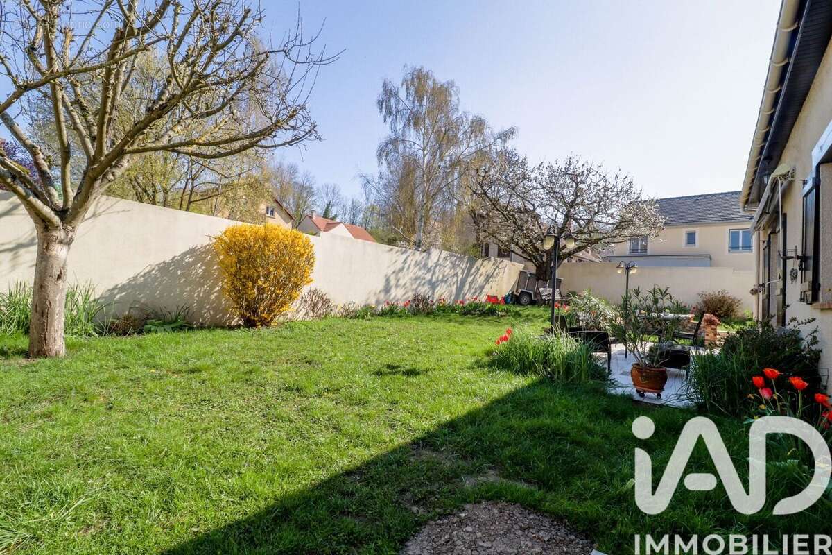 Maison 124 m² à Saulx-Les-Chartreux  - photo 2